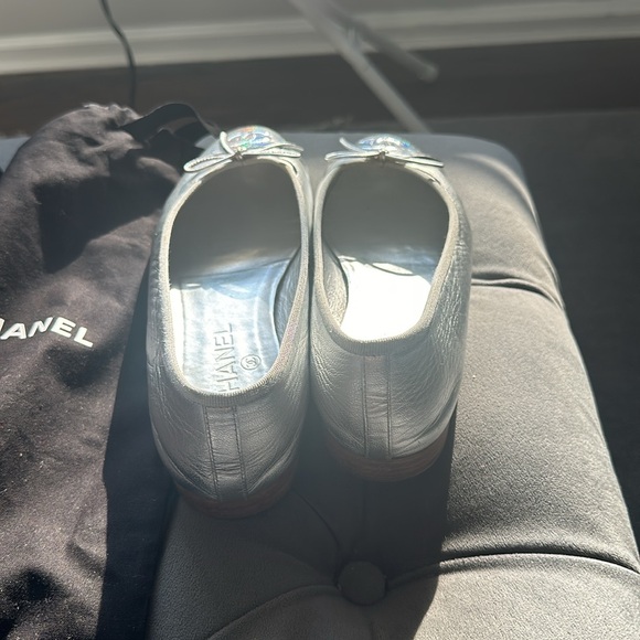 CHANEL CLASSIC BALLERINA FLAT WITH HOLOGRAPHIC TOE. WORN ~ 4X. WITH DUST BAGS - Picture 5 of 15